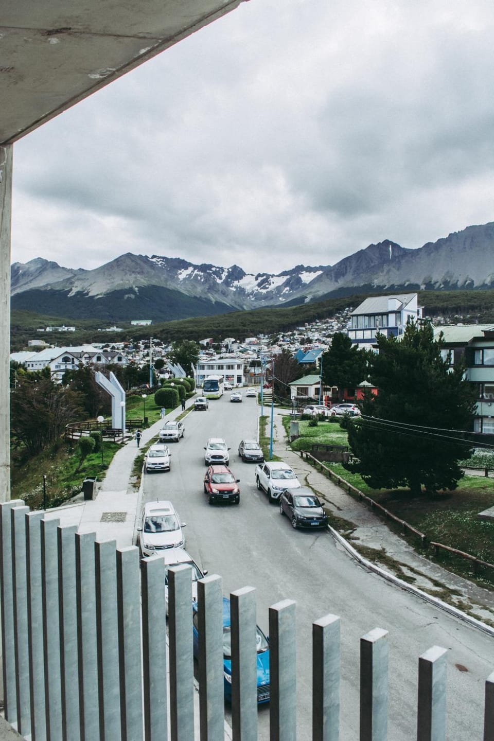 Property building, Nearby landmark, Day, Neighbourhood, Natural landscape, Bird's eye view, City view, Lake view, Mountain view, River view, Street view, Location, Parking