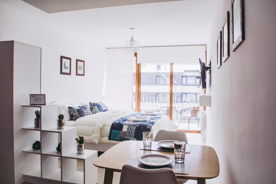 Bed, Living room, Food and drinks, Photo of the whole room, Seating area, Dining area, Bedroom, Drinks