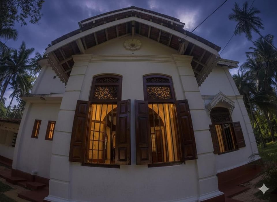 Charlotte's Coral Breeze - A Colonial Seaside Bungalow Bed and Breakfast in Hikkaduwa