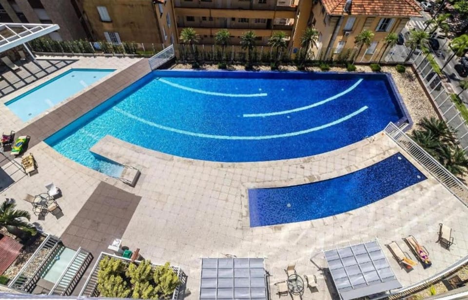 Day, Swimming pool