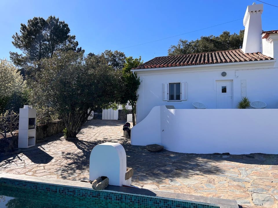 Property building, Off site, Day, Garden, Garden view
