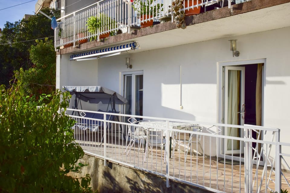 Property building, Day, Balcony/Terrace, Balcony/Terrace