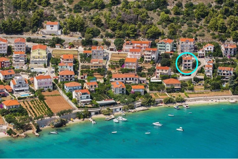 Property building, Day, Neighbourhood, Natural landscape, Bird's eye view, Beach, Street view, Location