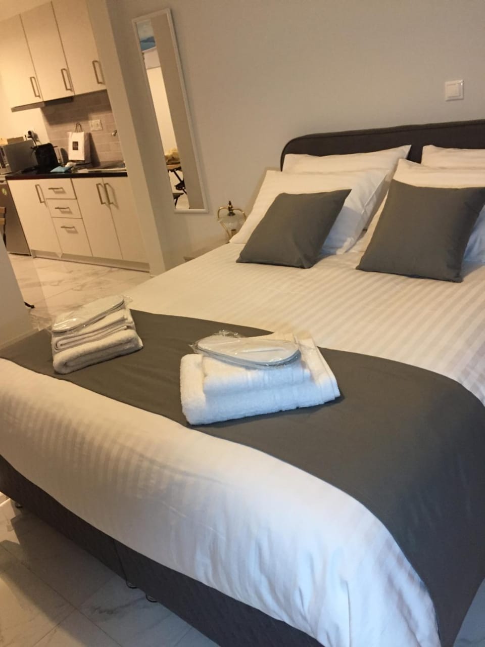 Bed, Bedroom, towels