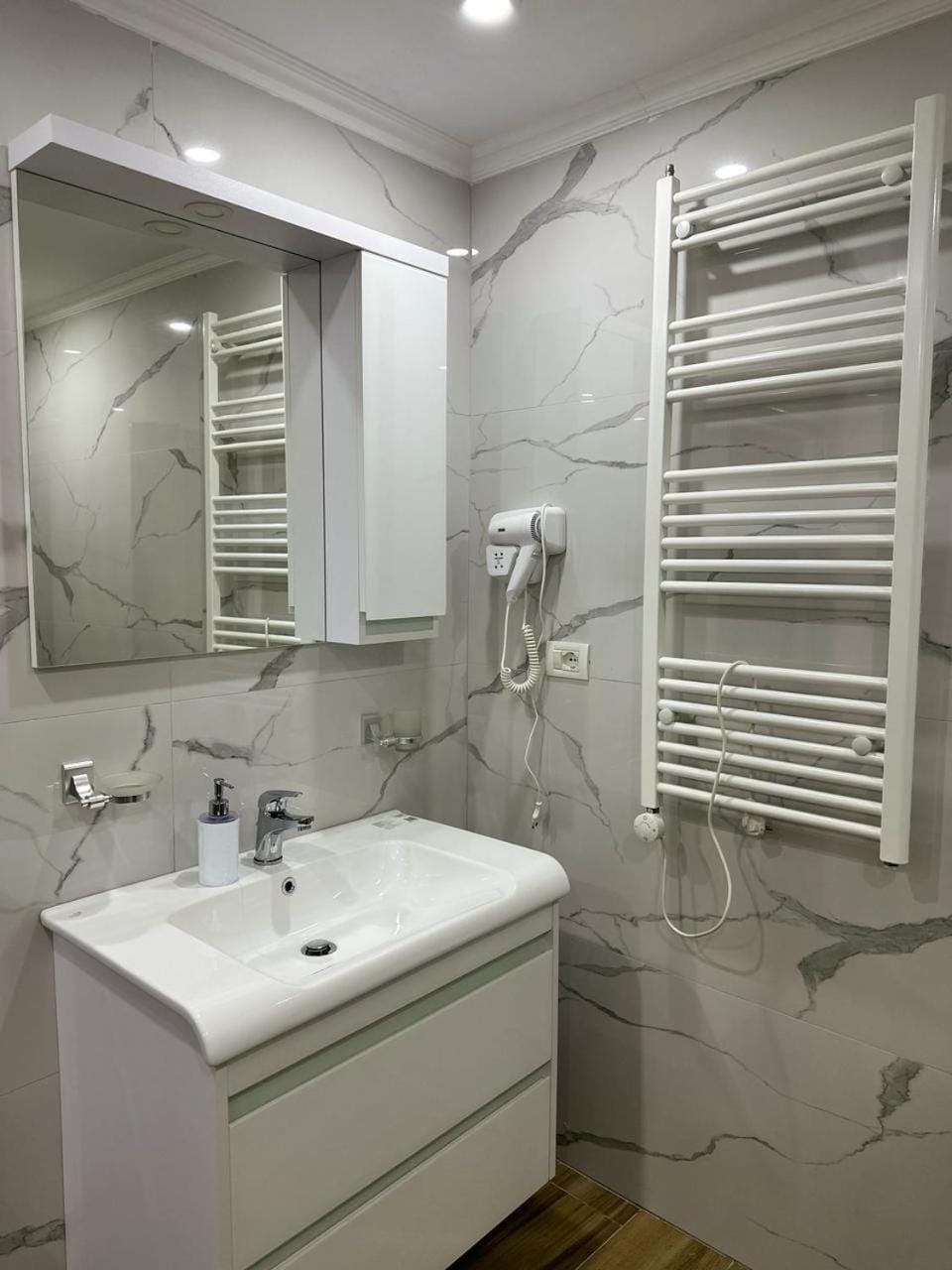Eni entire guesthouse parking on site Apartment in Europe