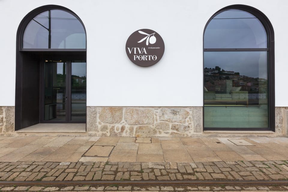 Restaurant/places to eat, Facade/entrance, Food close-up, Lounge or bar, Food, Street view, Meals, Continental breakfast, Lunch, Dinner, Drinks, Alcoholic drinks, Non alcoholic drinks