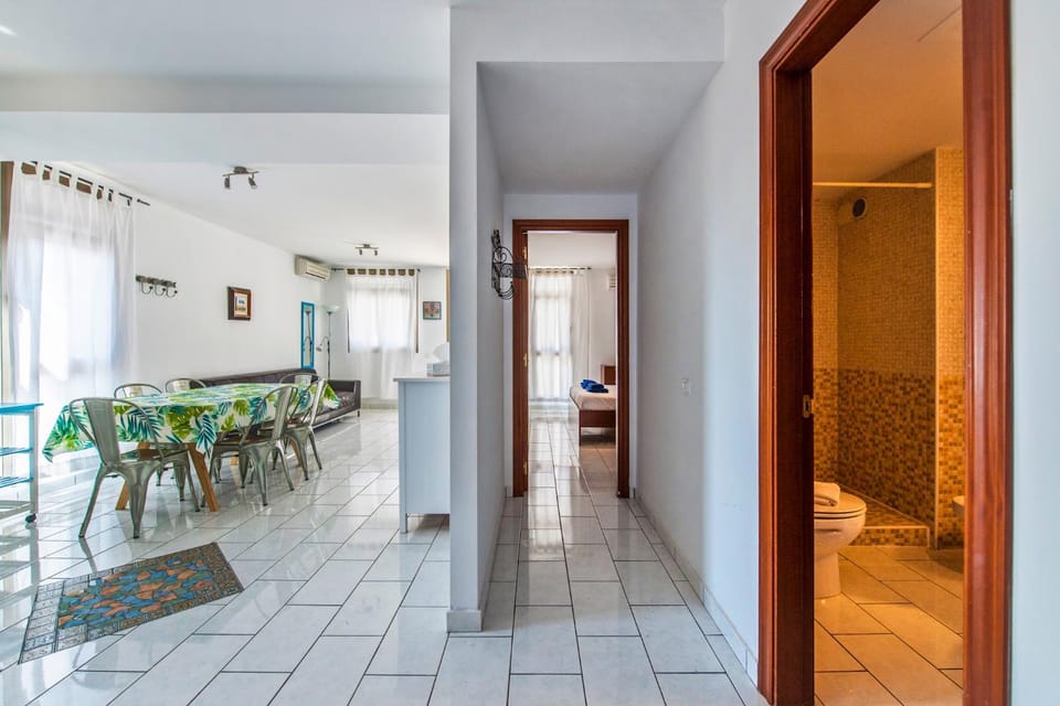 Bathroom, Photo of the whole room, Dining area, Bedroom
