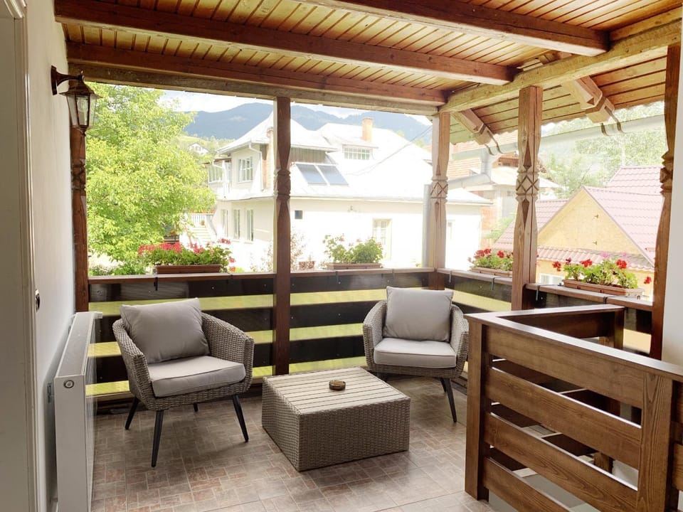 Patio, Day, Summer, Garden, View (from property/room), Balcony/Terrace, Seating area, Garden view