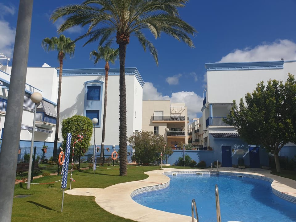 Property building, Swimming pool, Swimming pool