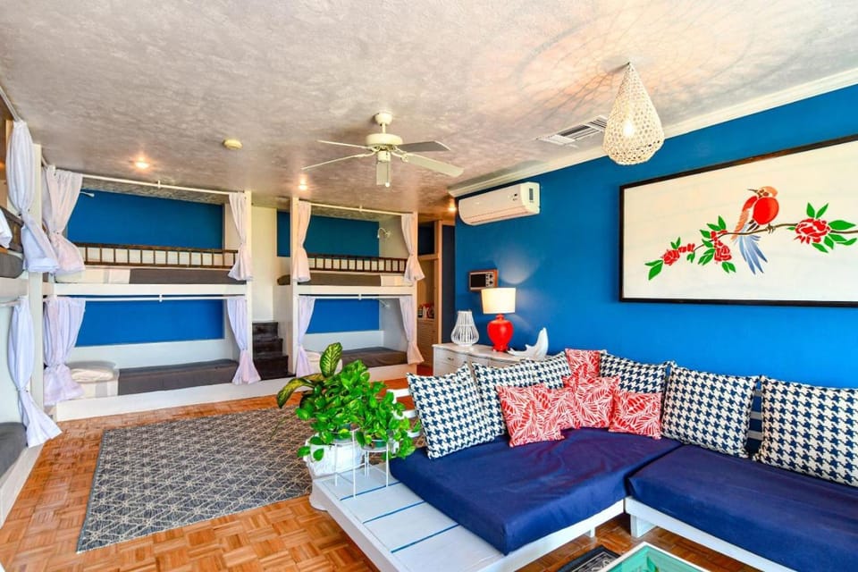 Living room, Seating area, bunk bed