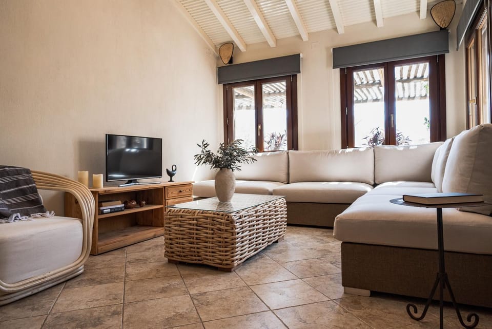 Communal lounge/ TV room, Living room, Seating area