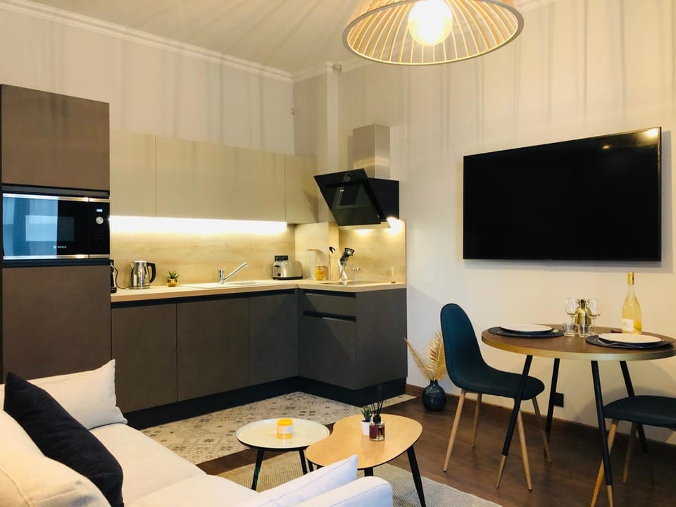 TV and multimedia, Coffee/tea facilities, Kitchen or kitchenette, Dining area, minibar, stove