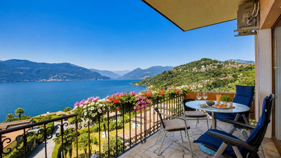 Balcony/Terrace, Lake view, Mountain view