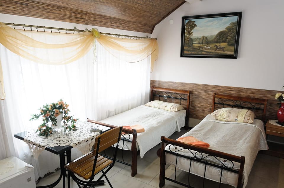 Bed, Seating area