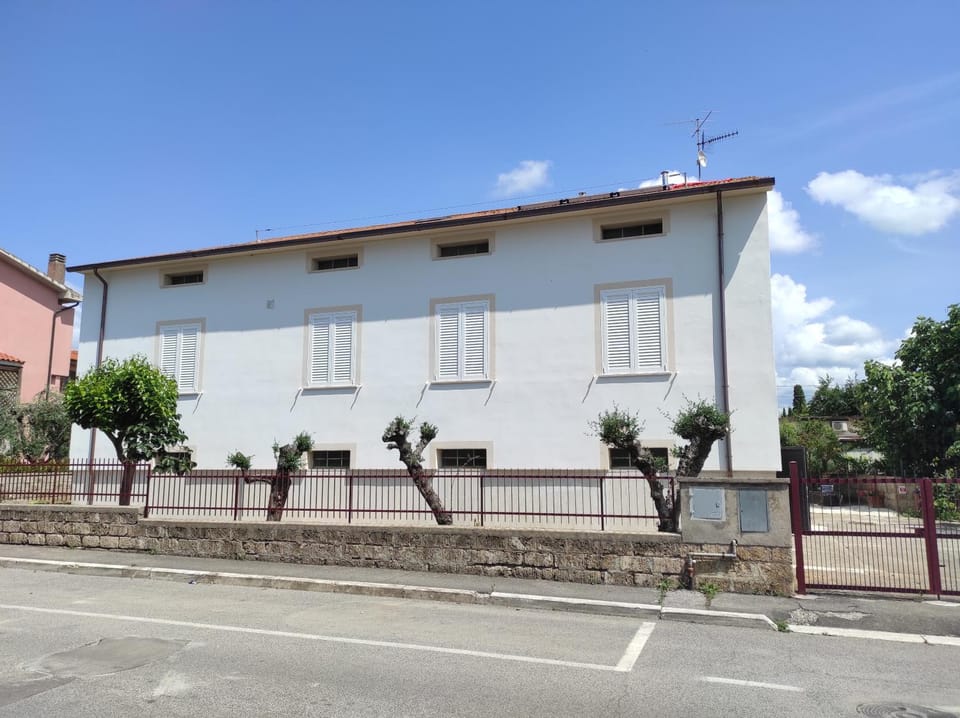 Property building, Day, Garden, Seasons, Quiet street view