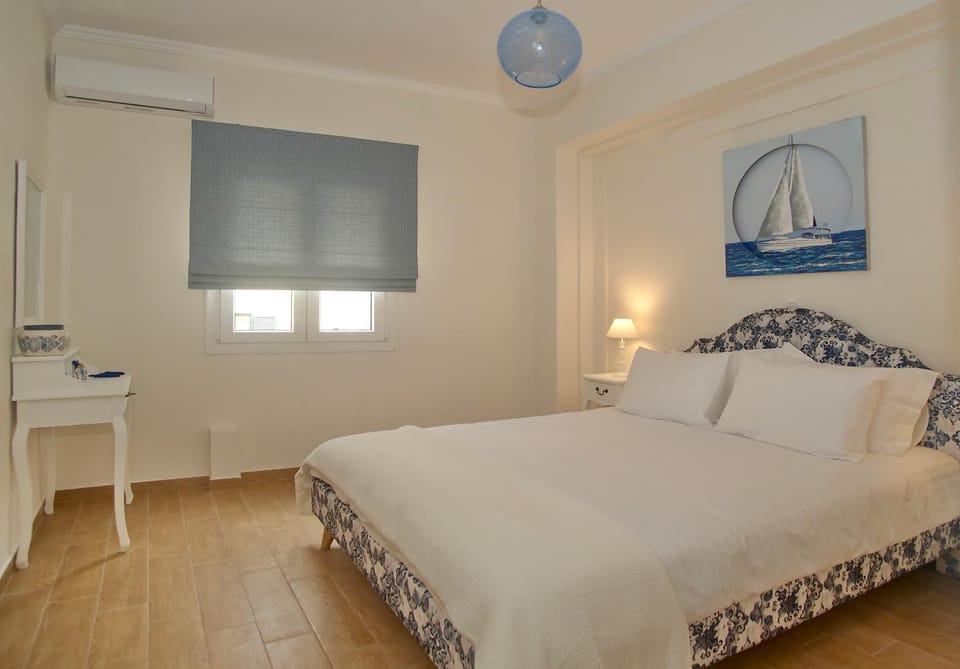 Bed, Day, Photo of the whole room, Bedroom