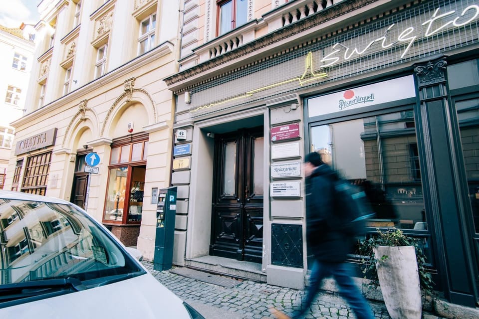 Facade/entrance, Neighbourhood
