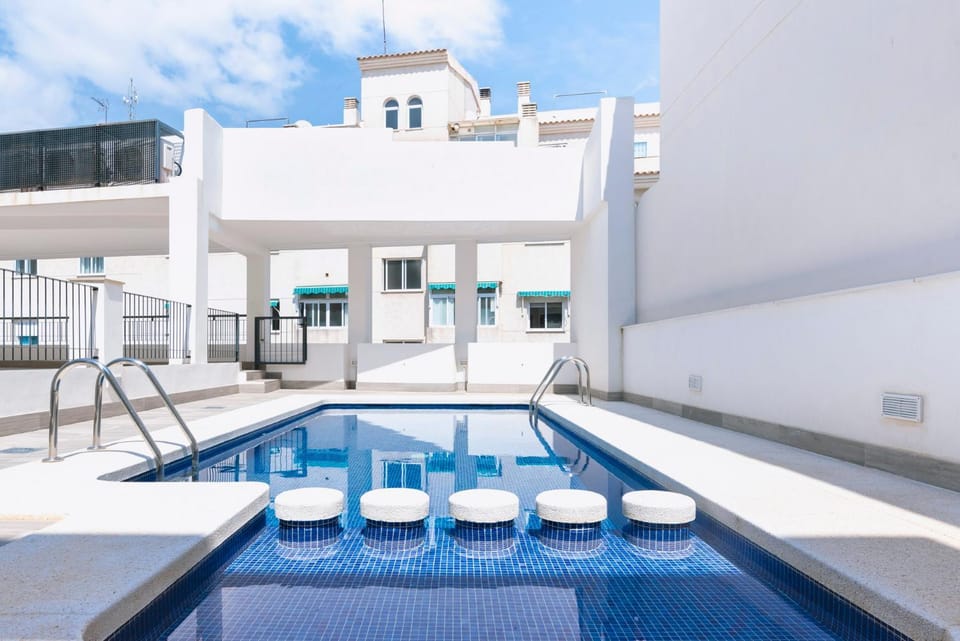 Swimming pool, Swimming pool