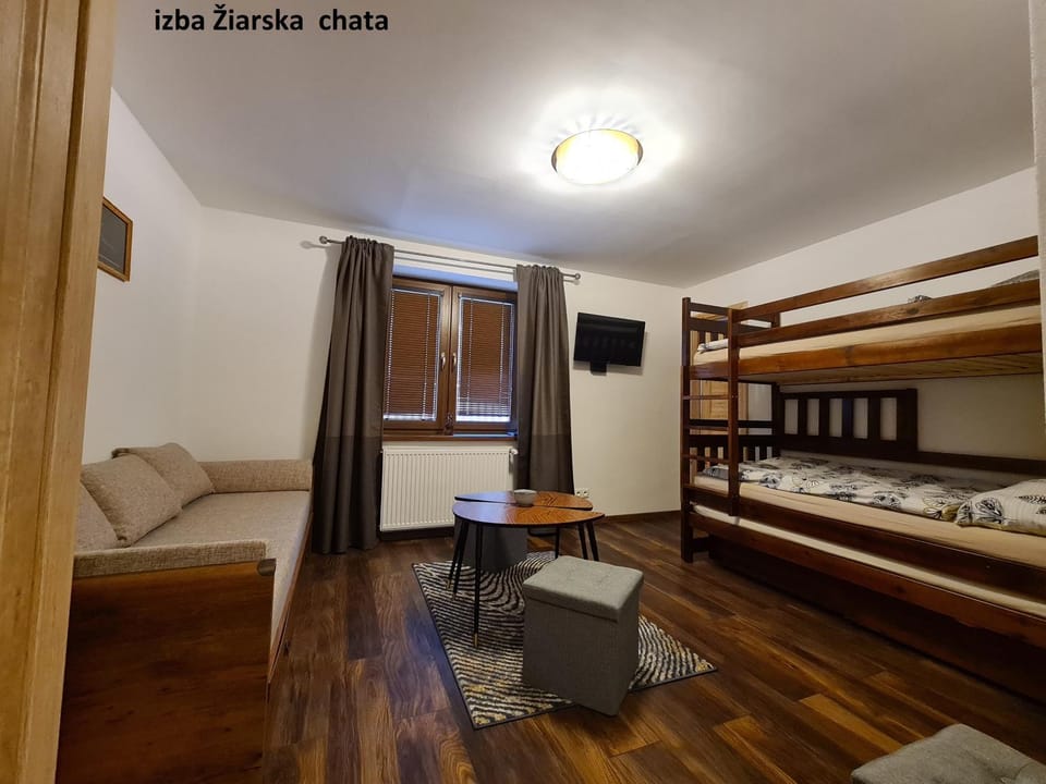 Bedroom, bunk bed