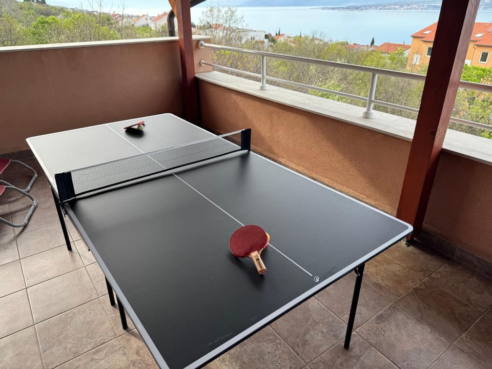 Table tennis