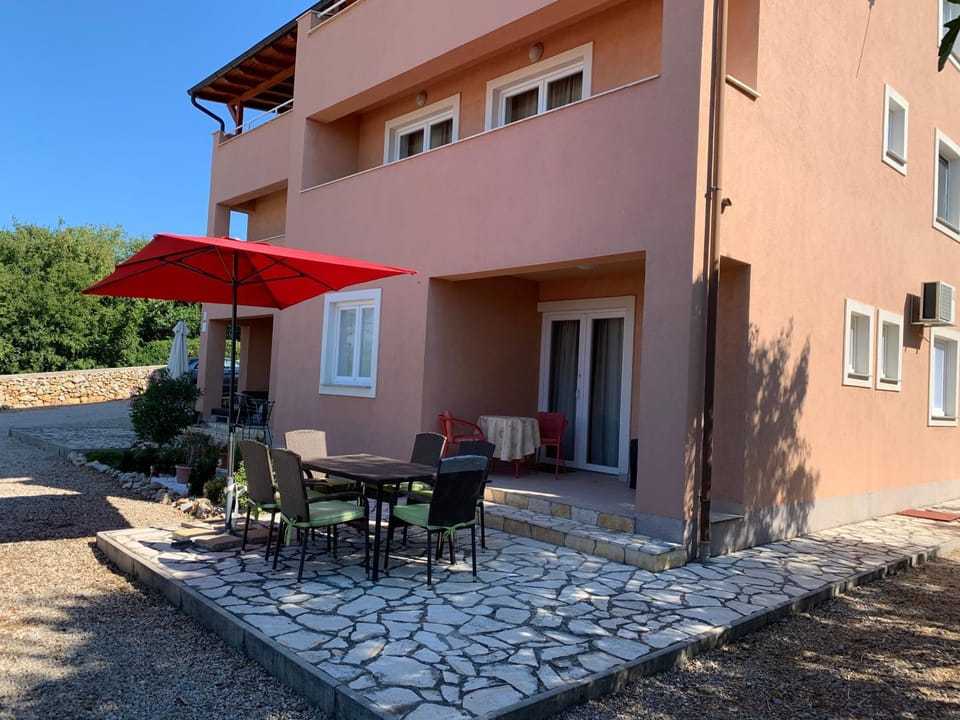 Patio, Facade/entrance, Certificate/Award, Family, Inner courtyard view