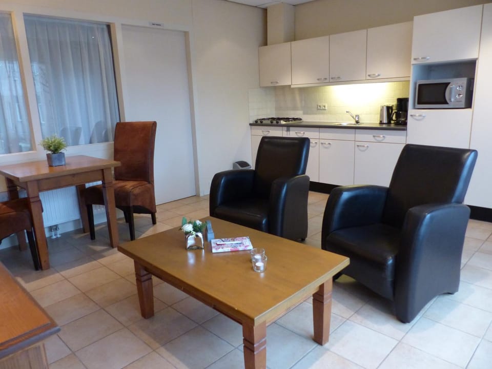 Kitchen or kitchenette, Living room, On site