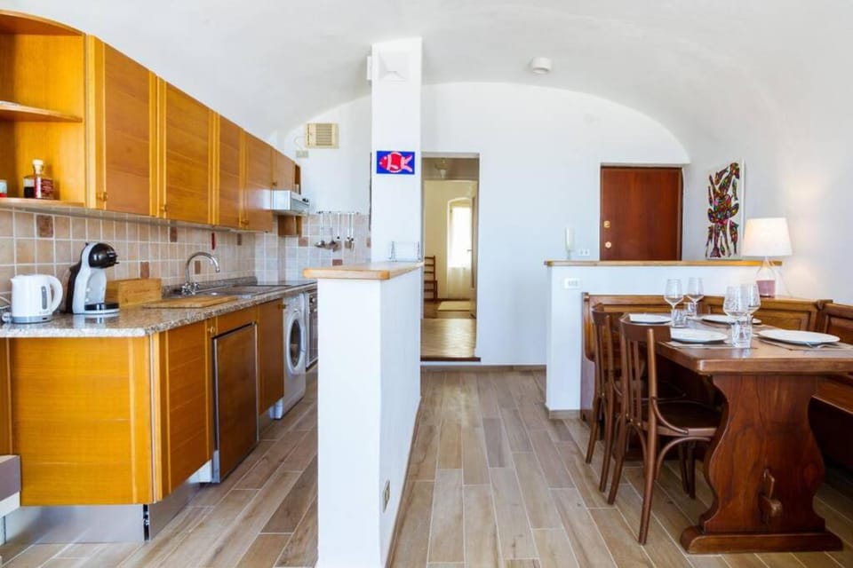 Casa Del Subacqueo. Amazing Terrace With Sea View. Wi-Fi Apartment in Bordighera