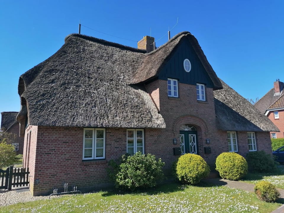 Property building, Facade/entrance, Garden
