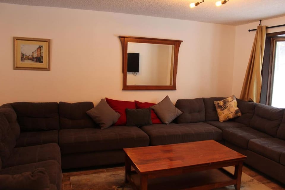 Spectacular 11BR Mountain Home for Large Groups House in Fraser
