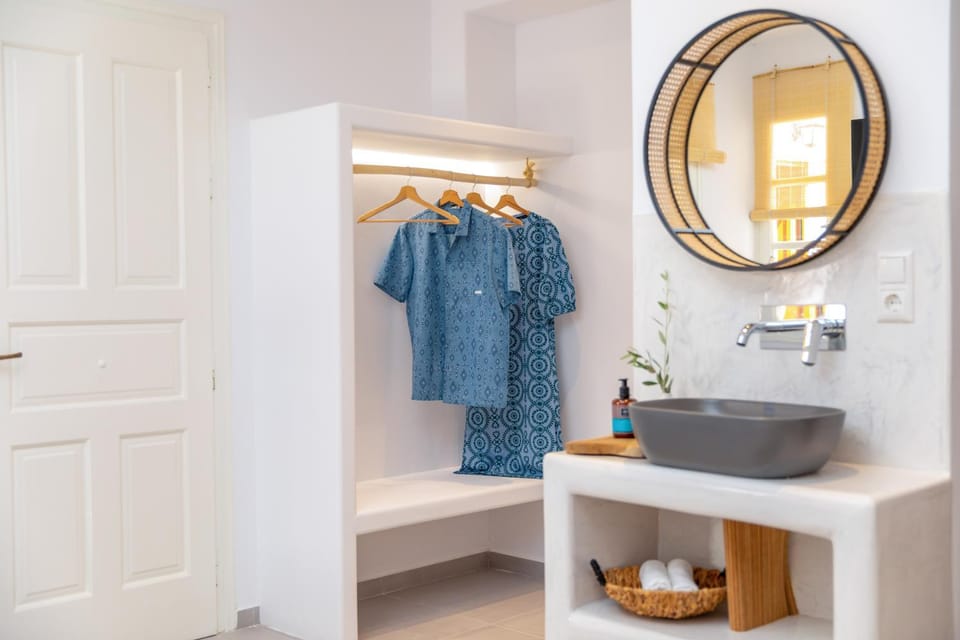 Bathroom, towels, wardrobe