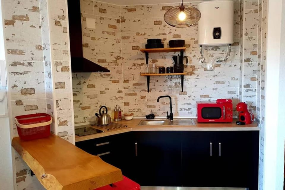 Kitchen or kitchenette