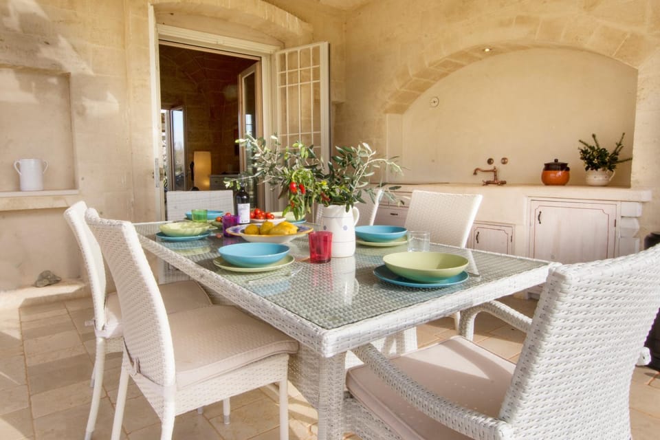 Patio, Kitchen or kitchenette, Dining area
