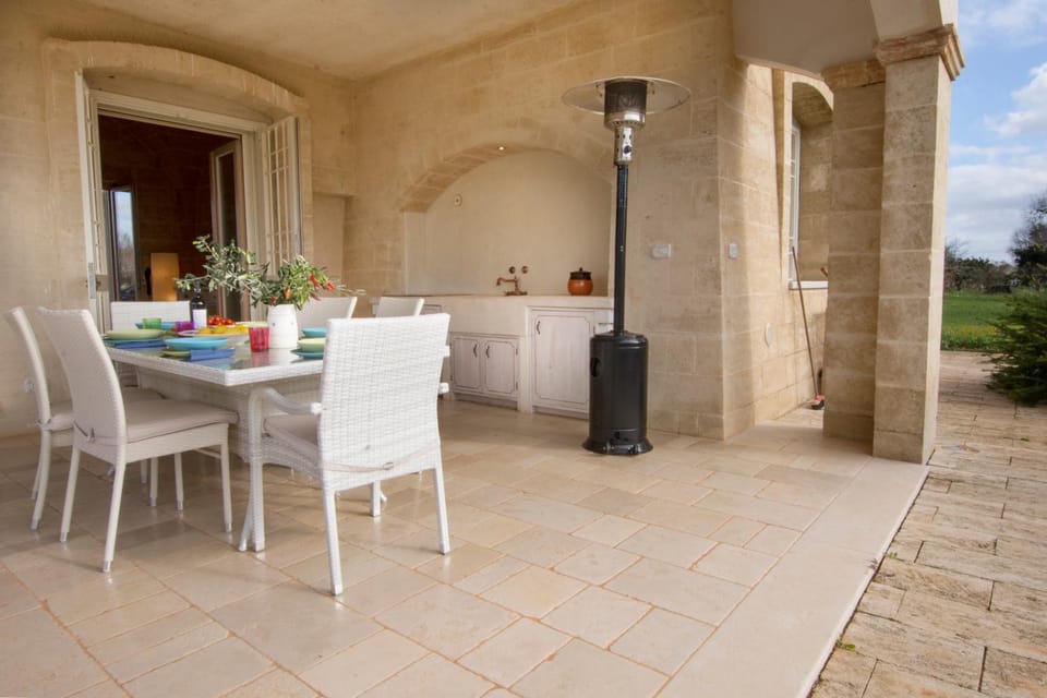 Patio, Facade/entrance, Kitchen or kitchenette, Dining area