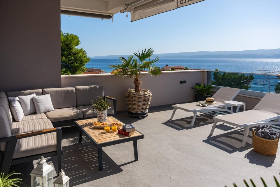 Patio, Day, Natural landscape, View (from property/room), Balcony/Terrace, Seating area, Sea view, sunbed
