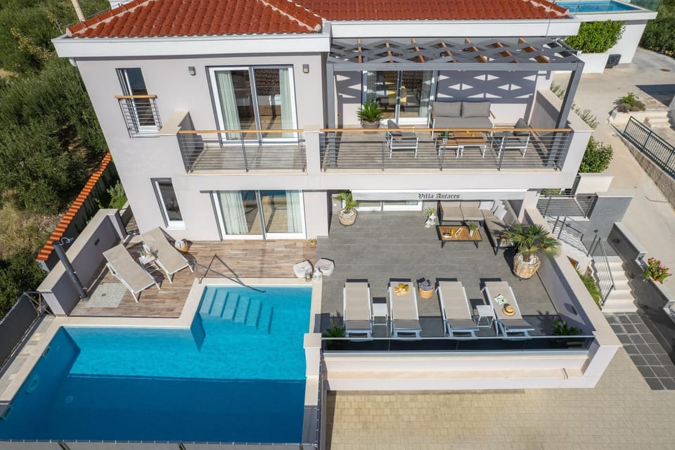 Property building, Patio, Day, View (from property/room), Balcony/Terrace, Pool view, Swimming pool, sunbed