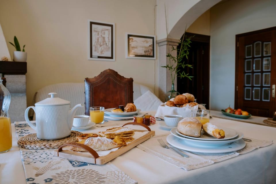Living room, Breakfast