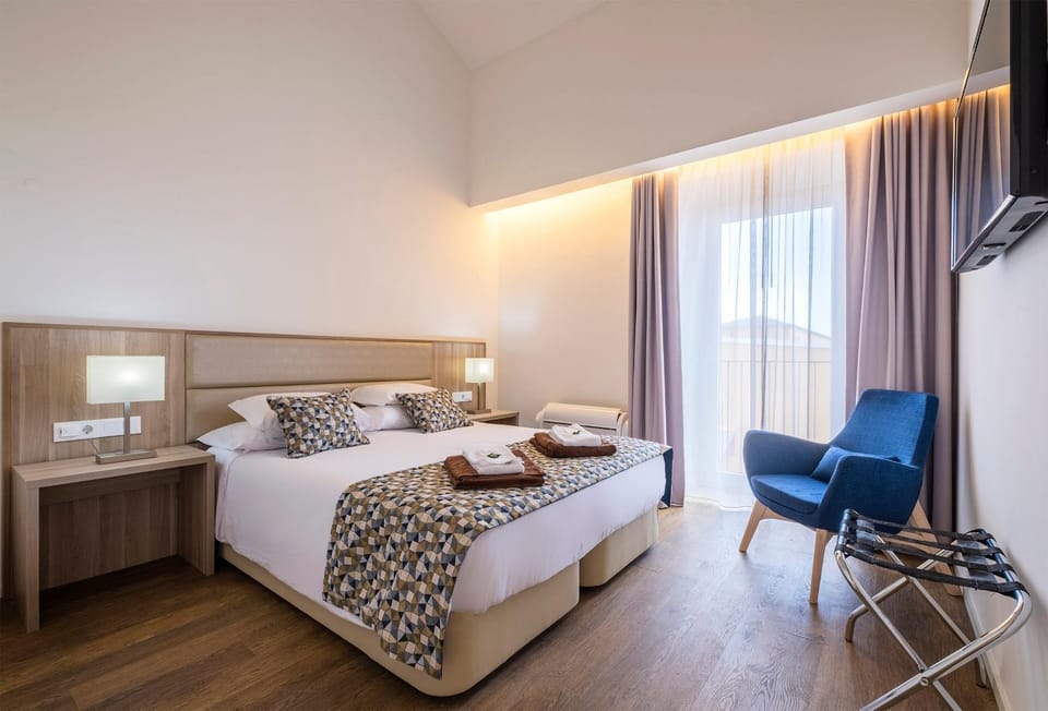 TV and multimedia, towels, wardrobe, air conditioner