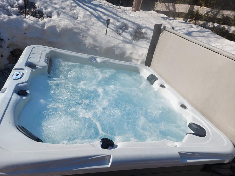 Hot Tub, Swimming pool