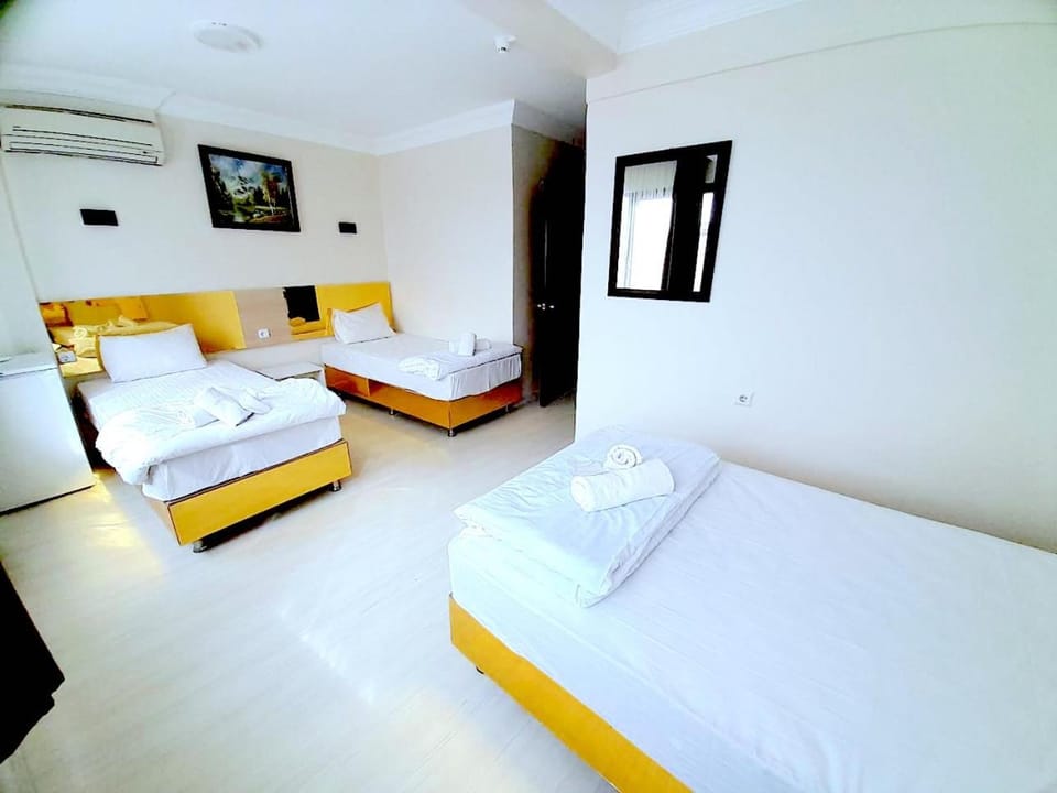 Bed, towels