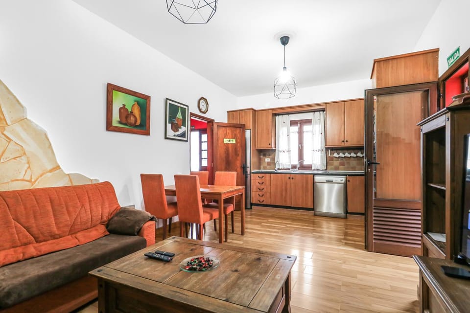 Mountain Chalet Sea Views & Pool Apartment in Comarca Norte