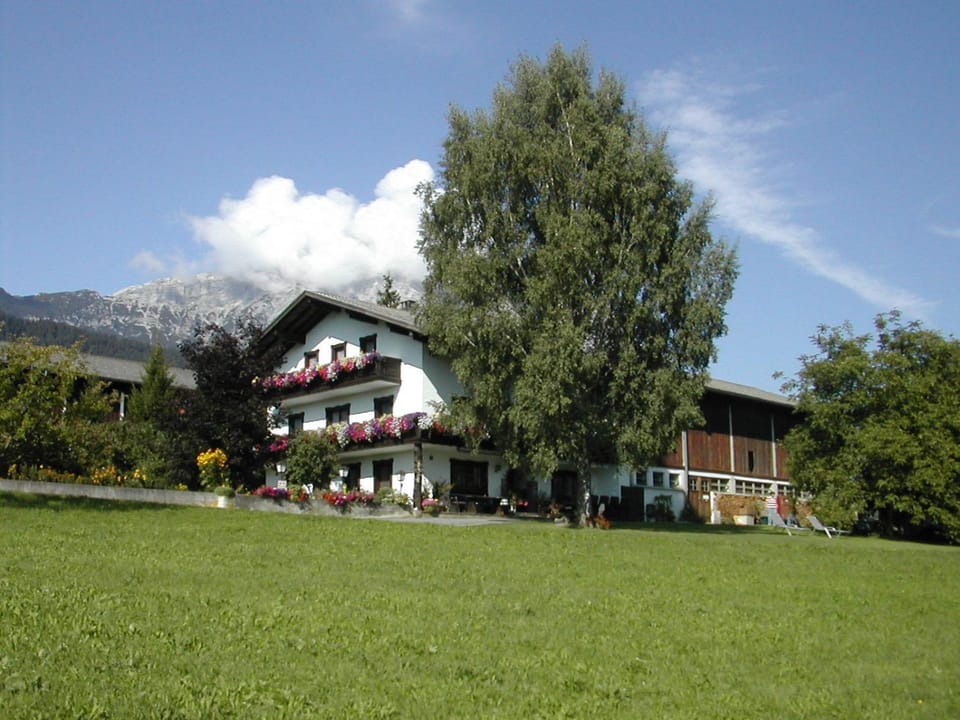 Property building, Spring, Day, Natural landscape, Garden, Garden view, Mountain view