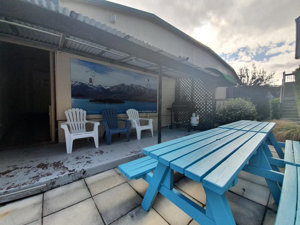 Property building, BBQ facilities, Balcony/Terrace