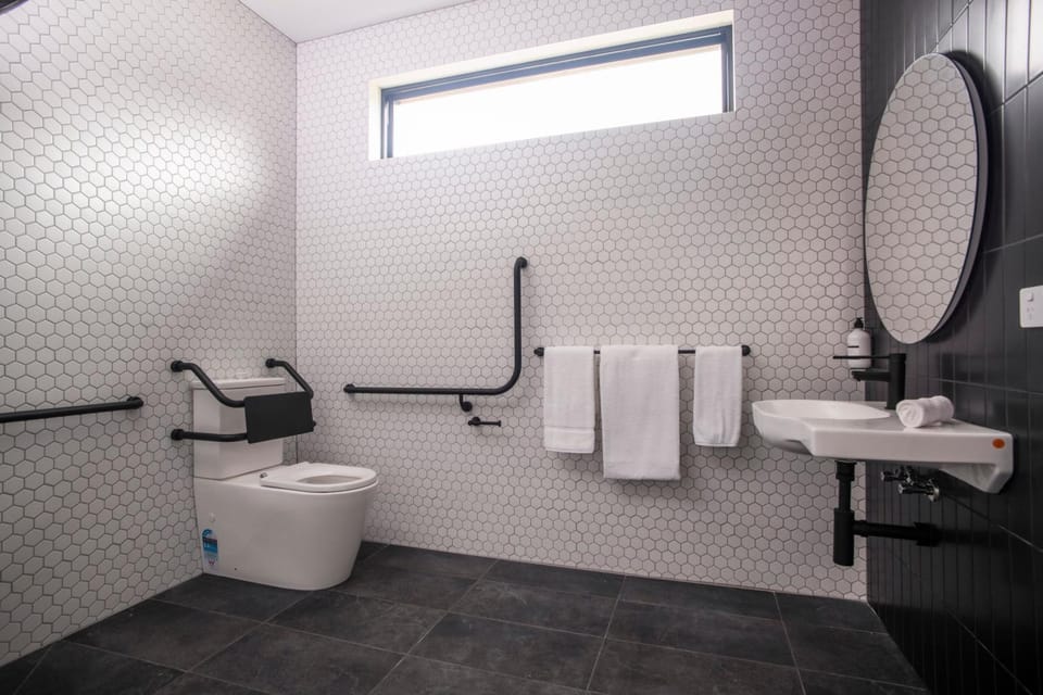 Bathroom, acessibility
