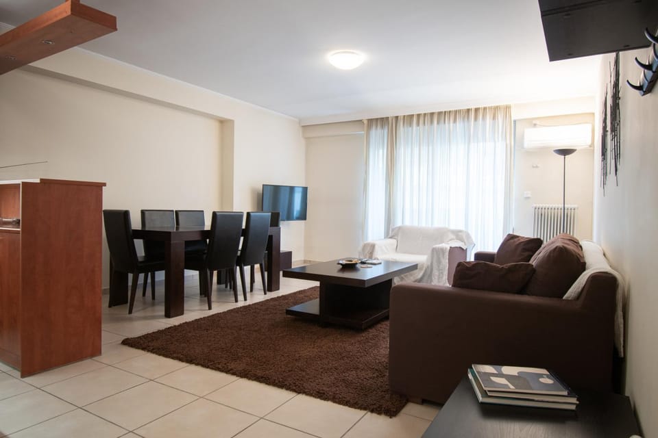 TV and multimedia, Living room, Seating area, Dining area, Evening entertainment