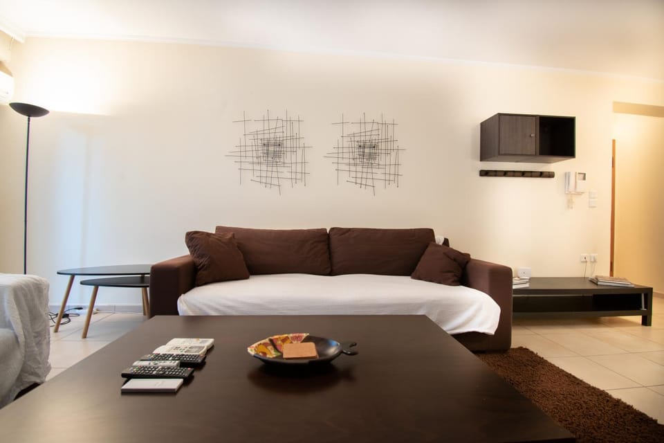 TV and multimedia, Living room, Seating area, Evening entertainment