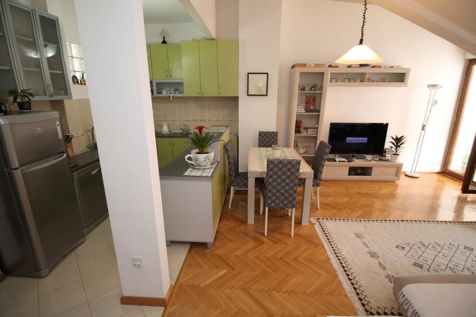 TV and multimedia, Kitchen or kitchenette, Living room, Dining area