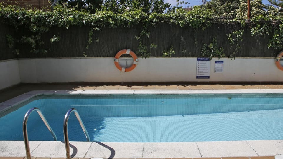 AT067 A pocos metros de la playa, muy bien equipado y con piscina Apartment in Torredembarra