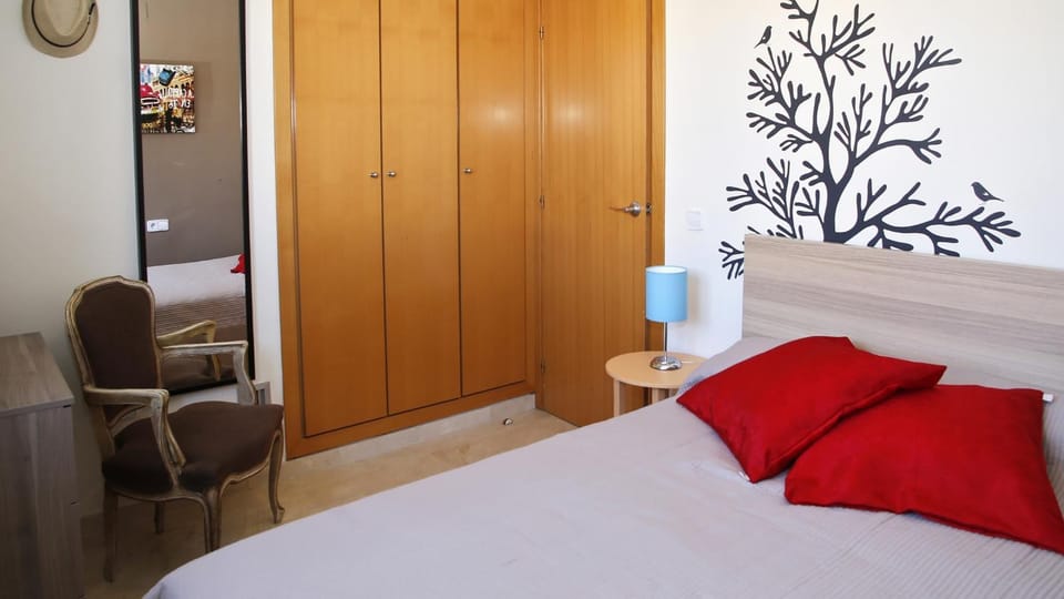 AT067 A pocos metros de la playa, muy bien equipado y con piscina Apartment in Torredembarra