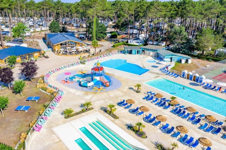 Bird's eye view, Swimming pool