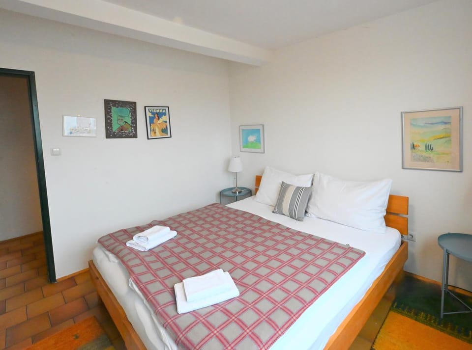 Charming Attic Apartment near Messe Wien and Center Apartment in Vienna